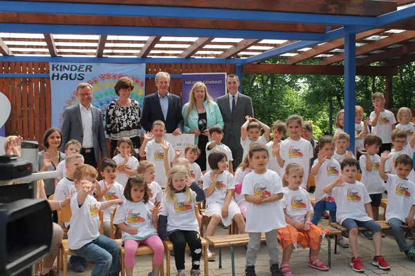 Kinderhaus Regenbogen als "Forschergeist"-Landessieger Baden-Württemberg ausgezeichnet